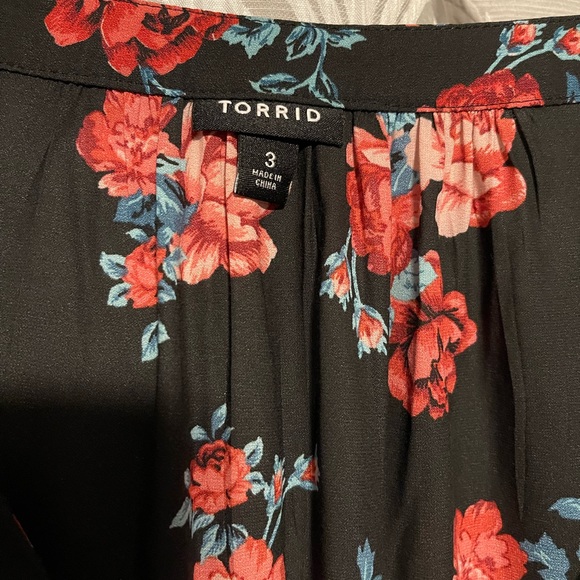 Torrid top size 3x - Picture 2 of 4